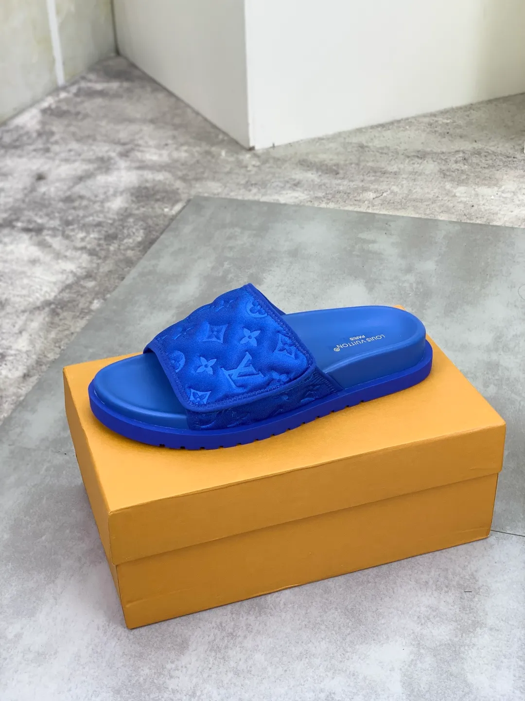 Men's shoes 💰P320 💰[New style]🆘 Original quality [LOUIS VUITTON] The popular Louis Vuitton LV men's slippers on the official website are on sale simultaneously! Original fabric imported from Italy, original factory special supply, code number: 38-44 (45 customized), many colors available